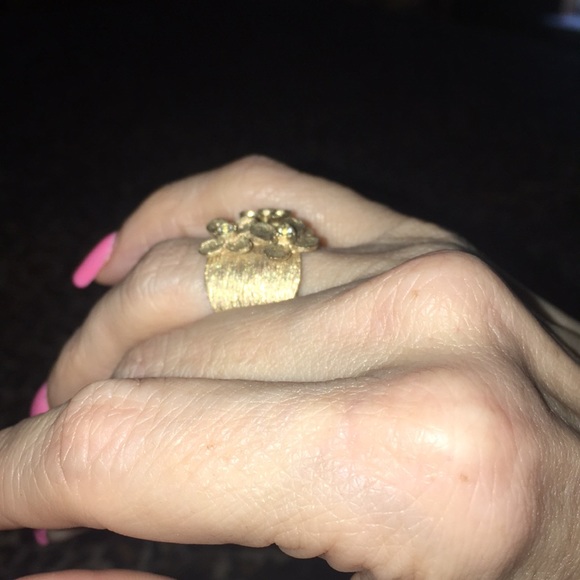 Gold and Crystal Flower Ring - Picture 3 of 3